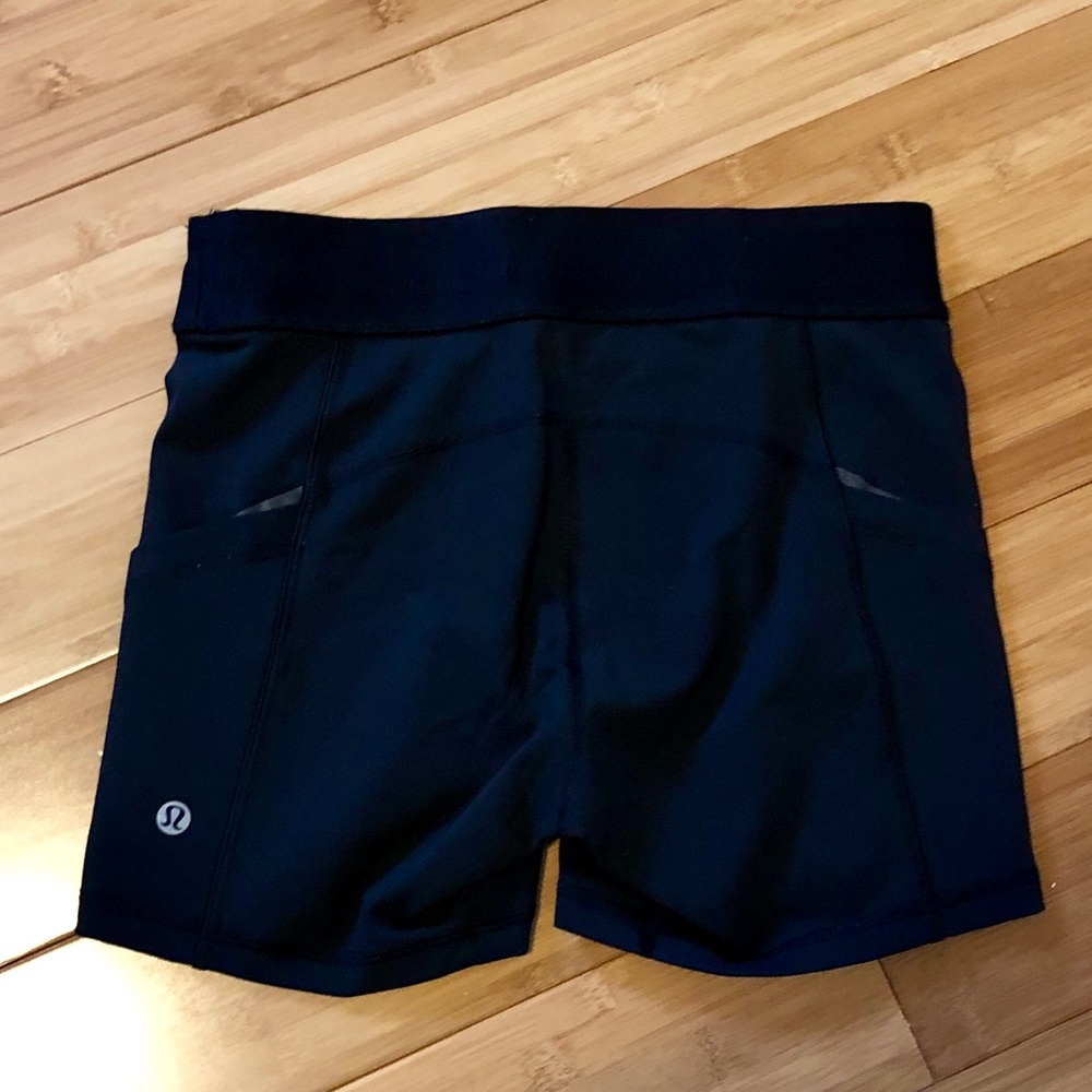 Lululemon shorts WITH POCKETS - Picture 2 of 3